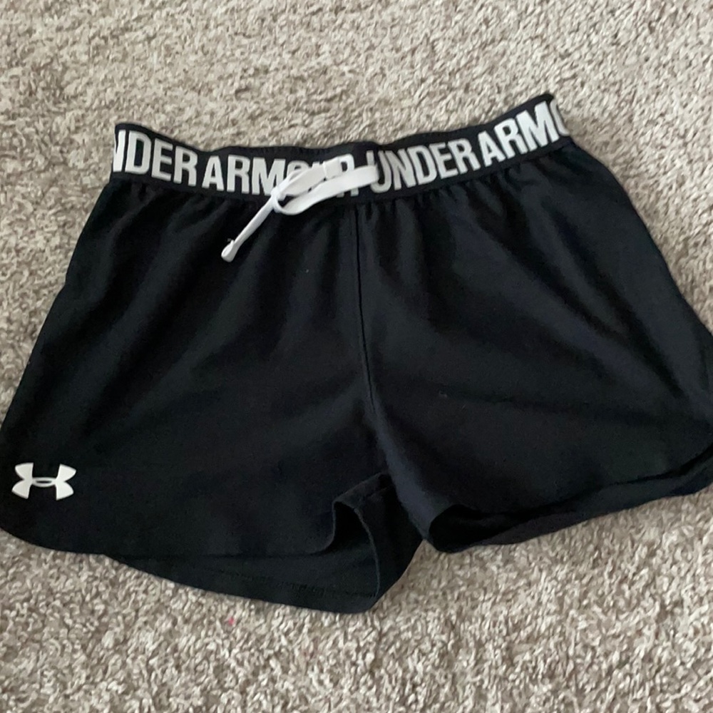 Girls Under Armour shorts Sz M